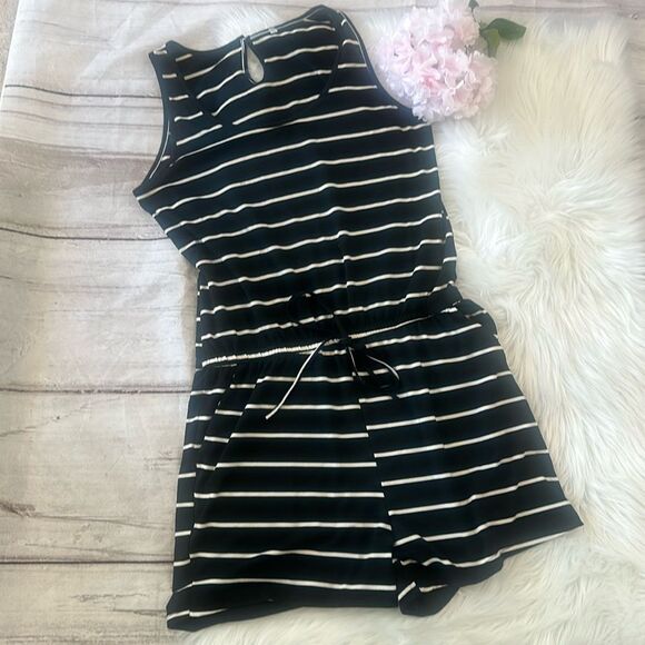 Women stripped romper size large - Picture 1 of 4